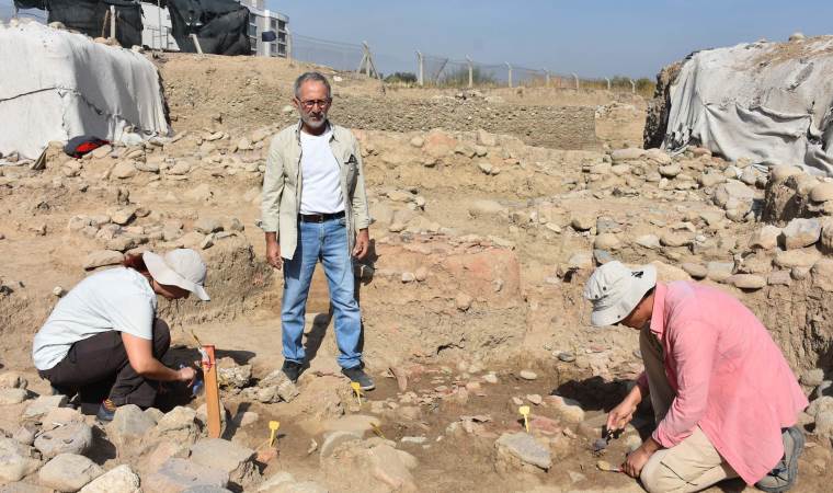 Yeşilova Höyüğü'nde 8 bin 200 yıllık atölye