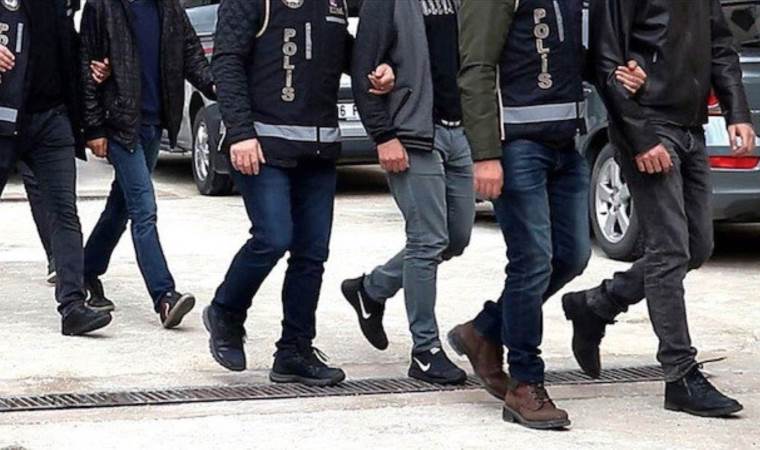 İzmir merkezli FETÖ operasyonu: 12 gözaltı