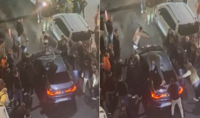 Trafikte tekme tokat kavga: Aracın üzerine çıktı!