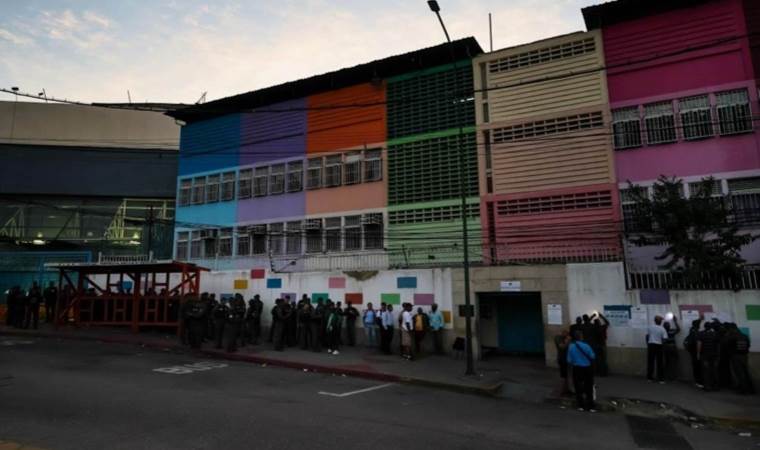 Güney Amerika'da tansiyon yükseliyor: Sınıra asker yığdı