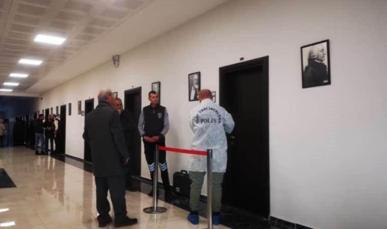 Üniversitede korkunç olay... Akademisyen odasında ölü bulundu