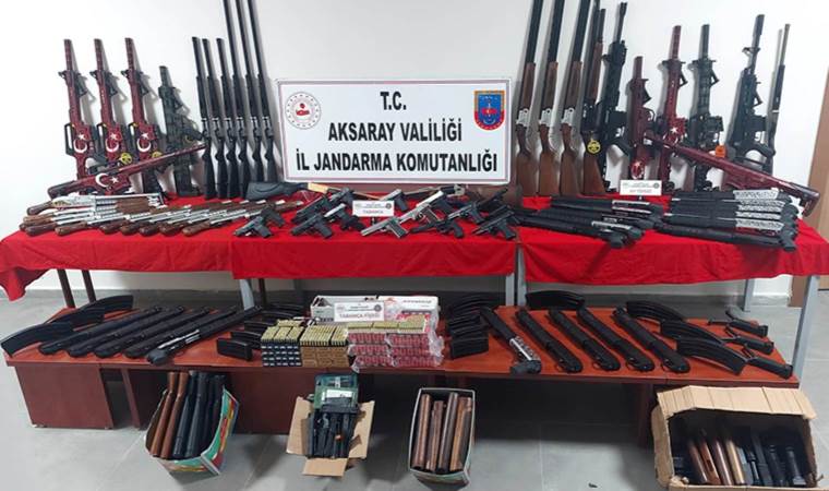 Jandarmanın baskın yaptığı evde 'cephanelik' çıktı