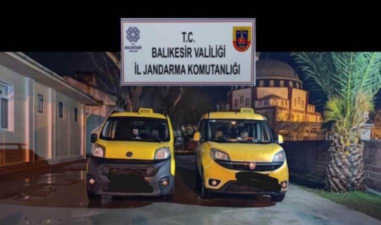 Balıkesir'de 15 kaçak göçmen ve 2 organizatör yakalandı