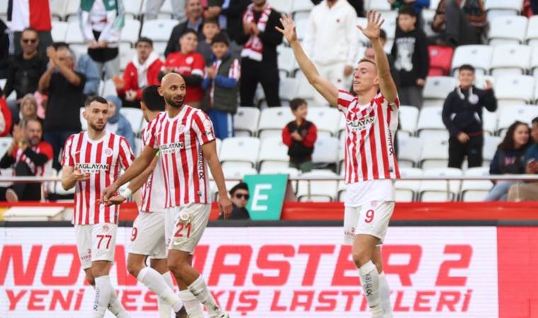 Antalyaspor 10 kişiyle Fatih Karagümrük'ü devirdi!