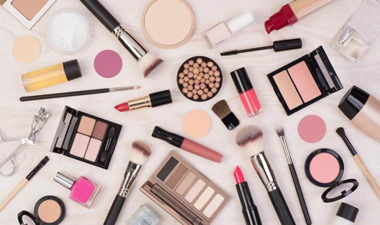 Makyajda rengarenk oluyoruz