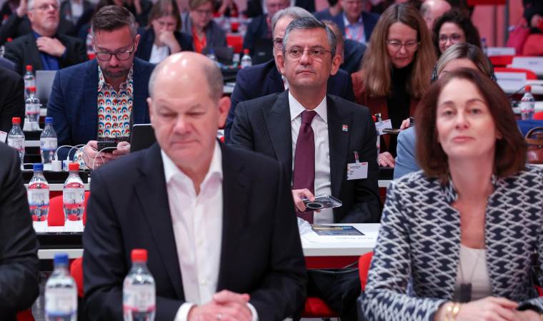 Özgür Özel, Almanya Başbakanı Schozl'la görüştü: 'Siyasi akrabalarımızla bağlarımızı güçlendirmeye devam edeceğiz'