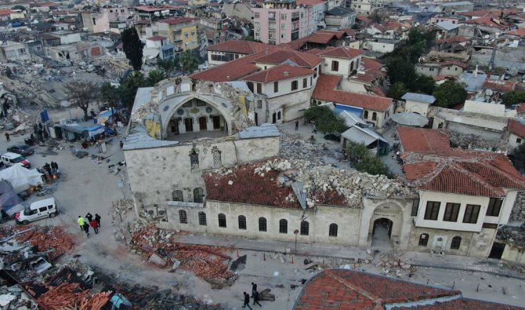 Hatay’da deprem tarihi yerleri de vurdu, 14 asırlık cami yıkıldı