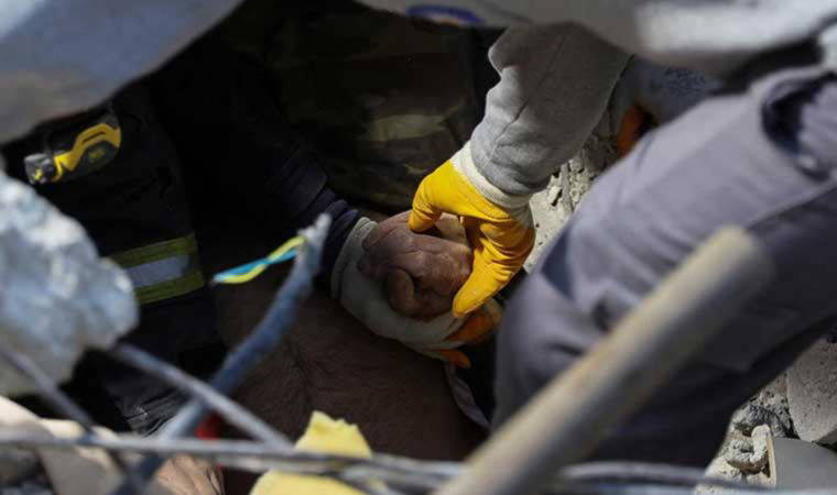 Dünyada enkaz altında en uzun kalan kişi kimdir? Enkaz altında en fazla kaç gün canlı kalınır?