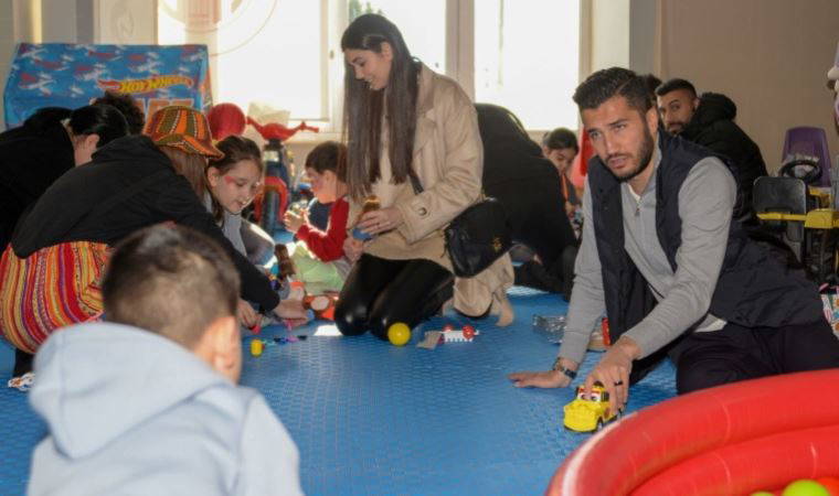 Antalyaspor'da Nuri Şahin'den depremzede çocuklara ziyaret