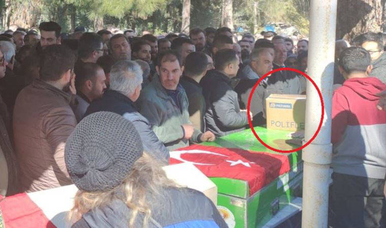 Depremde hayatını kaybeden Coşkun ailesi toprağa verildi: Cenazede yürek yakan ayrıntı! Mezarın başucuna gömüldü...