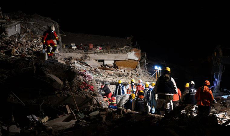 Son Dakika: Gaziantep'te yıkılan binada kolon kestikleri iddiasıyla 2 kişi tutuklandı