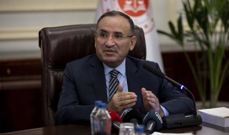 Adalet Bakanı Bekir Bozdağ duyurdu: Deprem bölgesinde davalar 2 ay ertelenecek