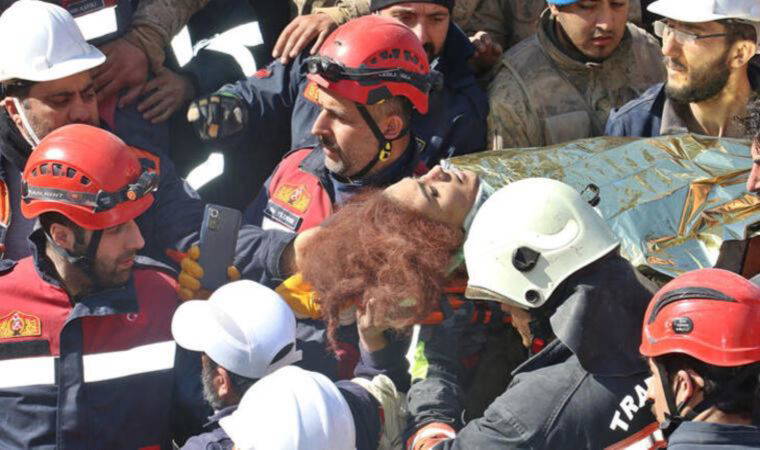 Yangını söndürmeye gelen ekip, Rukiye'yi kurtardı: İtfaiye eri gözyaşlarını tutamadı