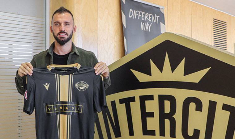 Emre Çolak, futbolu bıraktığını açıkladı