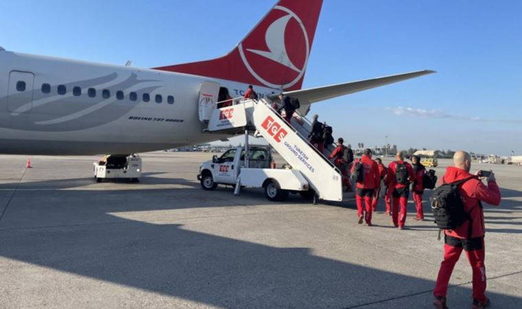 İspanyol kurtarma ekibi güllerle uğurlandı: 'Güle güle Türkiye'