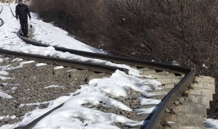 AFAD depremden sonra tren raylarındaki değişimin görüntüsünü paylaştı