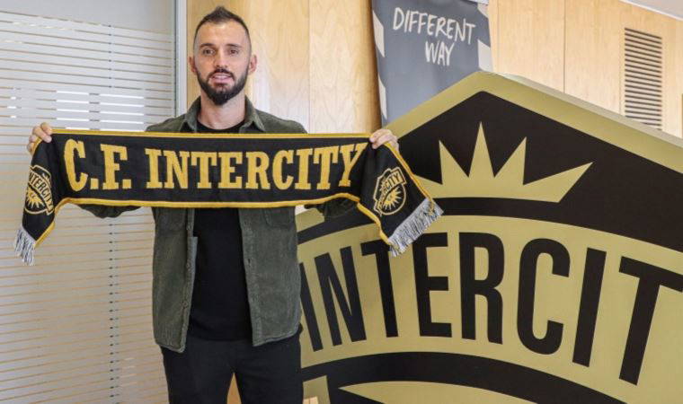 Futbola veda ettiğini duyurmuştu: Intercity'de Emre Çolak belirsizliği