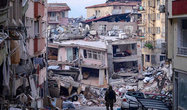 10 ili vuran depremlerde yıkılan binalar on binlerce yurttaşa mezar oldu: 31 binden fazla ölüm sıfır istifa!