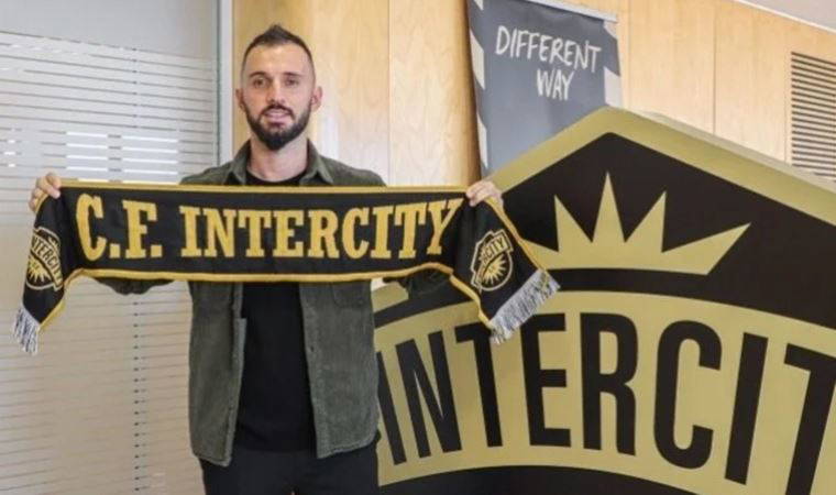 Emre Çolak, futbolu bırakmaktan vazgeçti