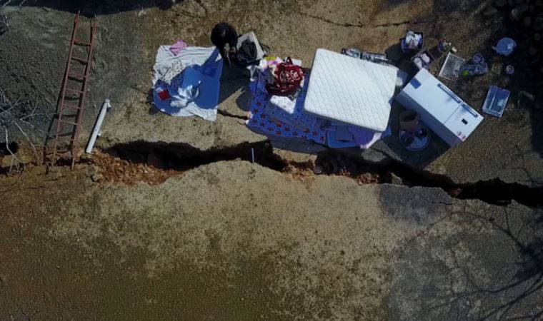 Deprem, köyü ortadan ikiye böldü: 'Kıyamet kopuyor sandık'
