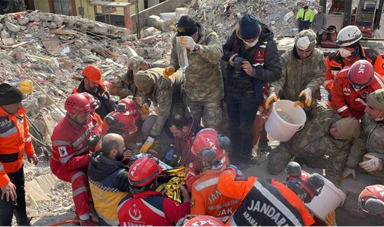 10. günde bir mucize daha: 222 saat sonra enkazdan sağ çıkarıldı