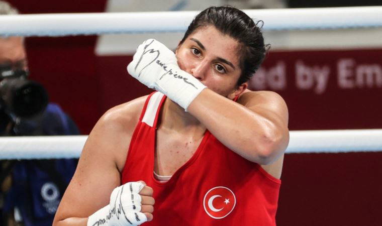 Şampiyon boksörlerin imzalı formasının sahibi belli oldu