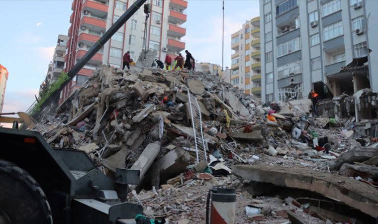 Adana'da yıkılan bina soruşturmasında tutuklu sayısı 16 oldu