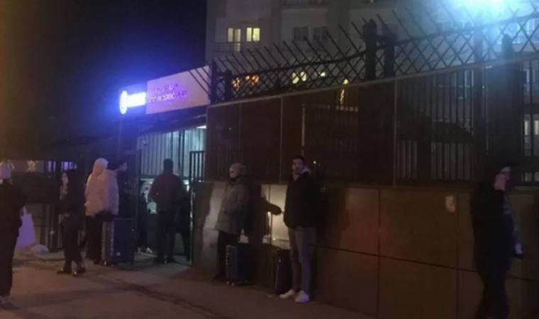 Yurtsuz kalan öğrenciler: 'Depremde evimi kaybettim, yurtta kalan eşyalarımı alamadım'