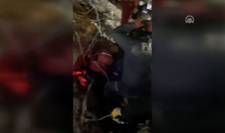 Hatay'da 260. saatte bir mucize daha! 12 yaşındaki çocuk kurtarıldı