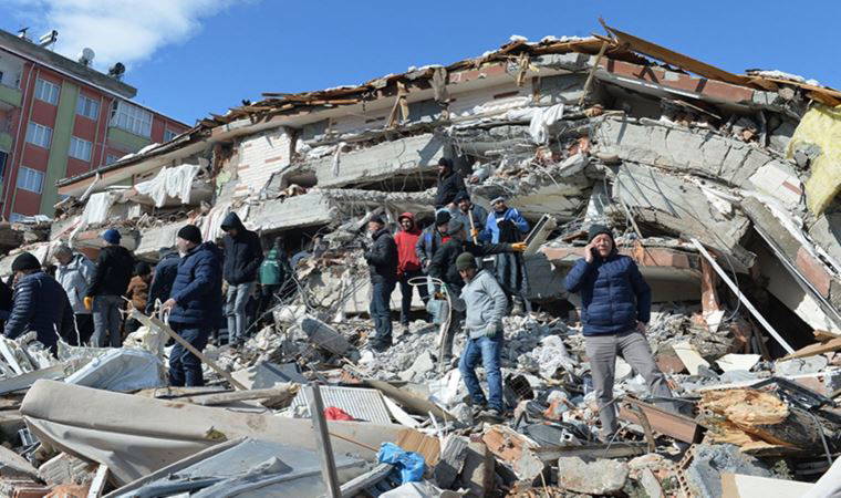 Adıyaman Besni’de hâlâ enkaz altında yurttaşlar var