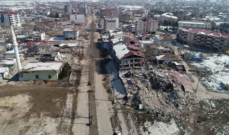 Drone ile havadan görüntülendi: Depremde bir mahalle yok oldu
