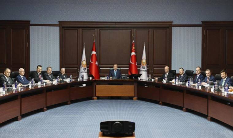 CHP'den 'beşli çete'nin AKP toplantısına katılmasına tep