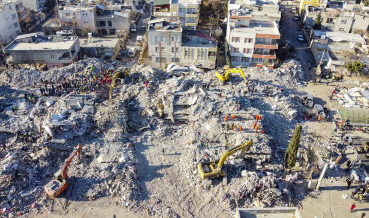 Deprem gönüllüsü Karakuş: Kimliği teşhis edilemeyenler kayıtlara kayıp olarak geçiyor