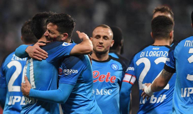 İtalya Serie A'da lider Napoli, Sassuolo'yu ilk yarıda bulduğu gollerle yendi! Sassuolo 0-2 Napoli