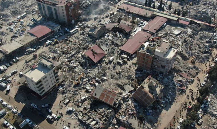 İzmir'e giden depremzede aile o anları anlattı: 'Oğlum bitsin diye yalvarıyordu'
