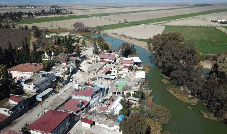 Antakya'da evler Asi Nehri'ne kaydı: 'Cehennem gibiydi, yerden su fışkırıyordu'