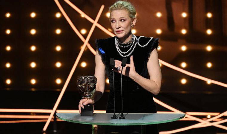 BAFTA 2023 Ödülleri: Törende mavi kurdele takan sanatçılar Kahramanmaraş depreminde hayatını kaybedenleri andı