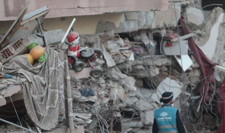 Uzmanlardan enkazdan çıkan toza karşı uyardı