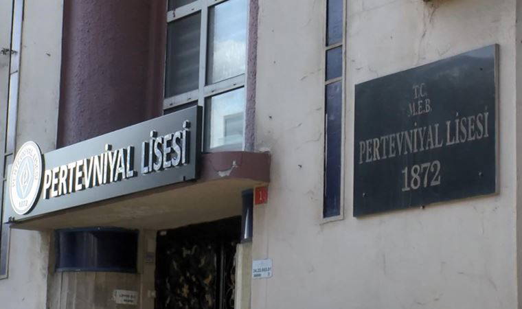 Tarihi Pertevniyal Lisesi öğrencileri eşyalarını topladı