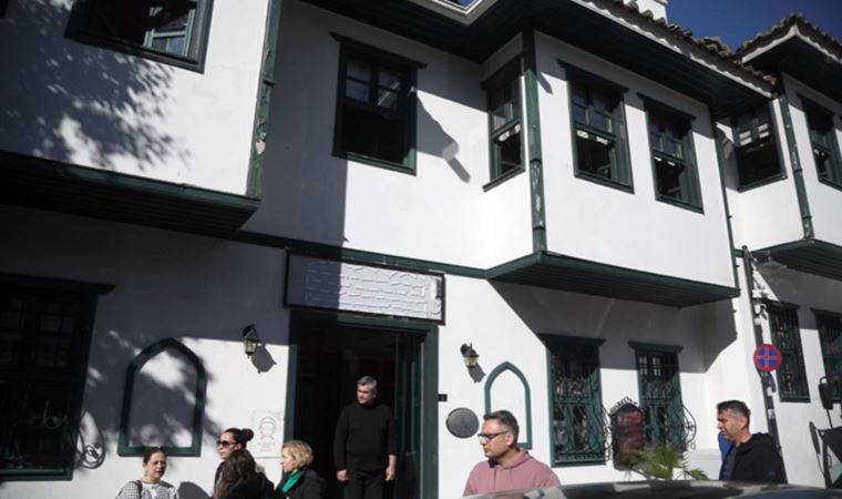 Bakanlığa ait otel, 'işgal' nedeniyle polis eşliğinde boşaltıldı