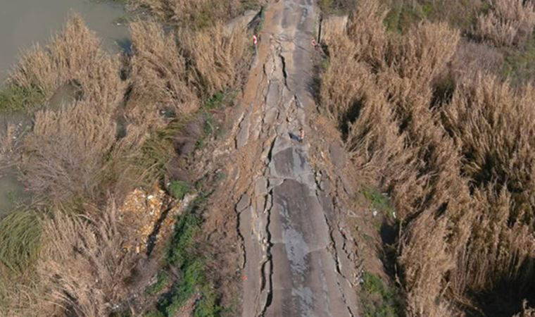 Hatay'daki depremde bazı yollar çöktü