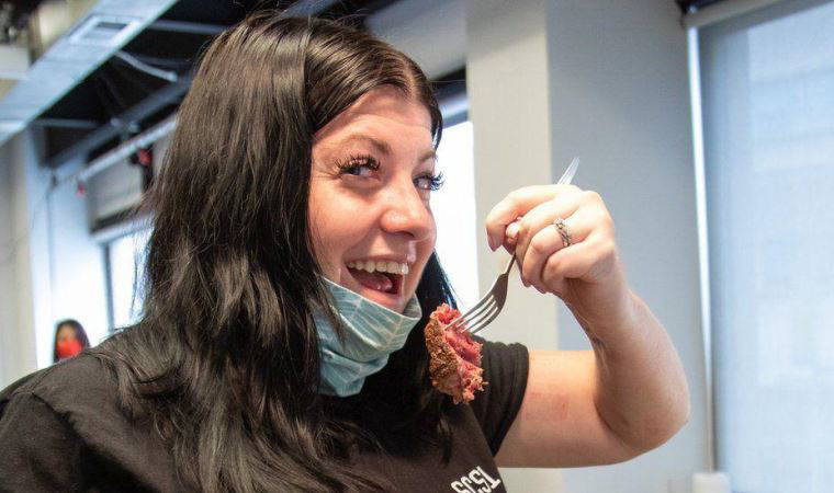 Felçten dokuz yıl sonra implant yoluyla ele 'hareket kazandırıldı'