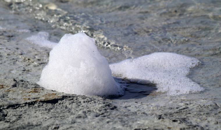 Burdur Gölü sahilinde köpüklenme: Uzman isimden açıklama geldi...