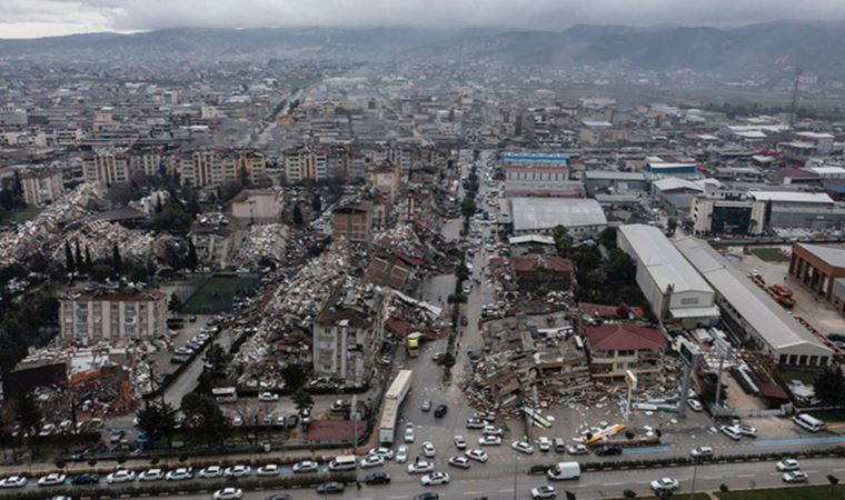 Deprem bölgesinde yıkılan binalar ve hırsızlık olaylarıyla ilgili tutuklanan kişi sayısı açıklandı