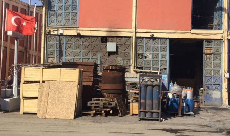 Atölyede bakır potası, vinç kancasından düştü: 3 işçi yaralı