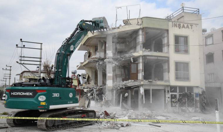 Osmaniye’de ağır hasarlı binaların delil tespiti yapılmadan yıkımı, mahkeme kararıyla durduruldu