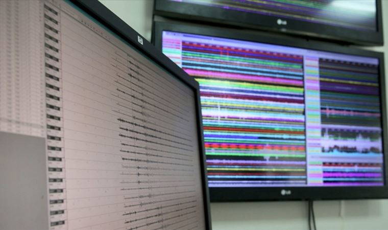 Çin-Tacikistan sınırında 7,2 büyüklüğünde deprem