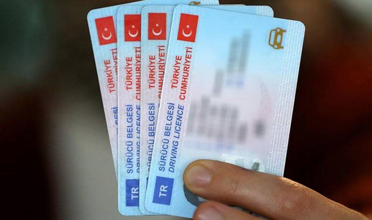 İçişleri Bakanlığı Nüfus ve Vatandaşlık İşleri Genel Müdürlüğü'nden SMS'li ehliyet uyarısı