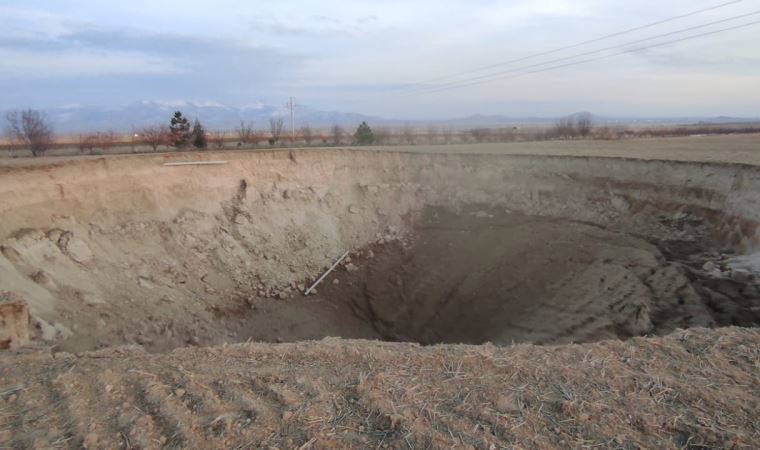 Konya'da 15 metre derinliğinde 'obruk' oluştu