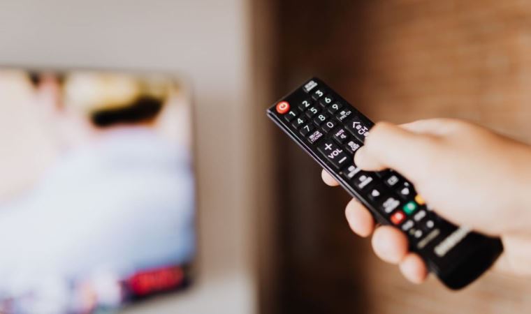 TV yayın akışı 25 Şubat Cumartesi! Hangi kanalda ne var, günün filmleri ve dizileri neler?